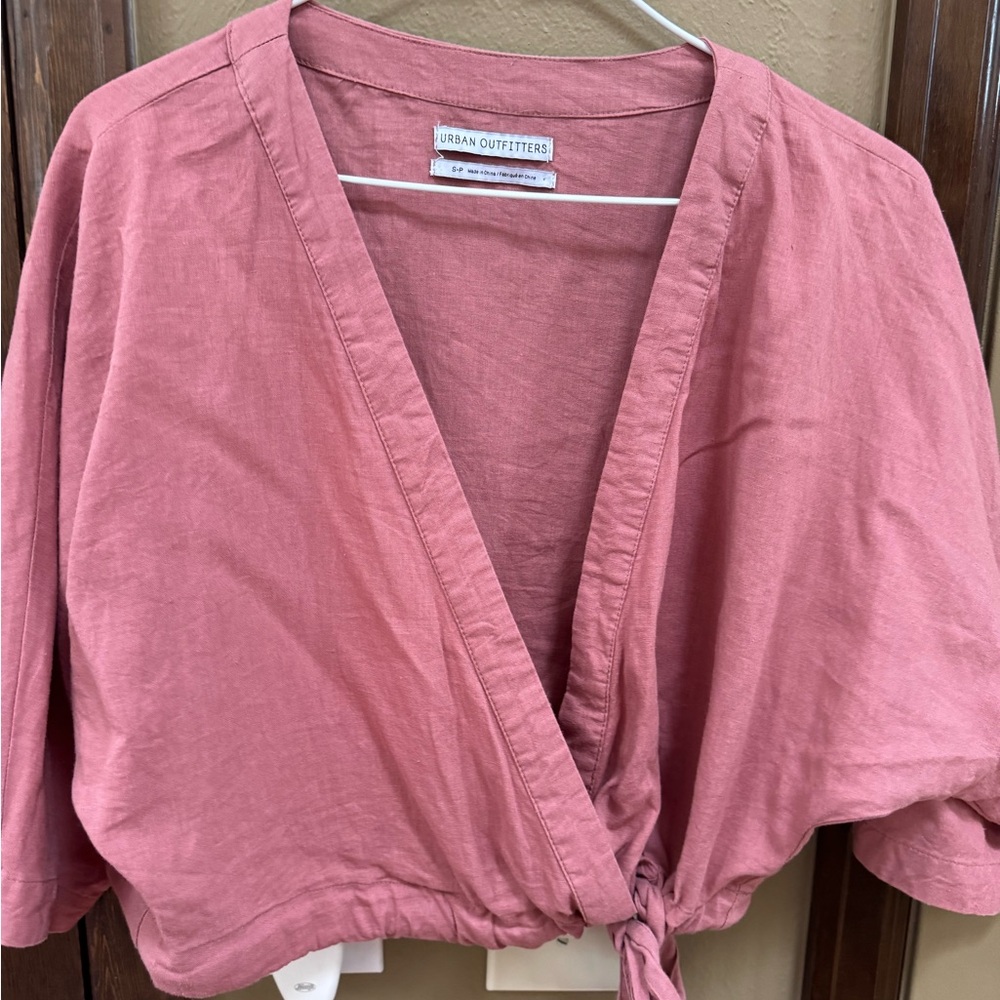 Urban Outfitters women’s size small crop linen Rose-Kimmy Wrap Top  great shape